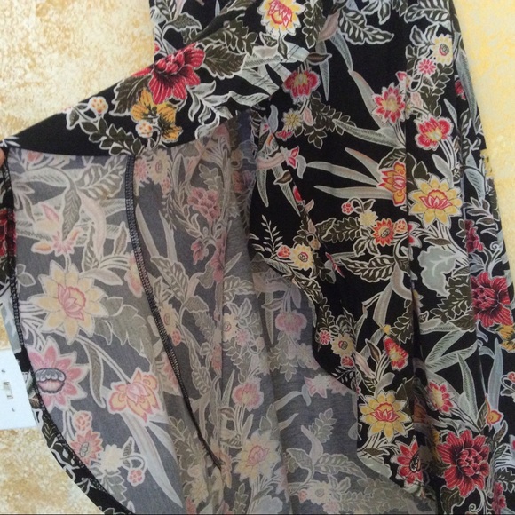 ❤️3/$15❤️ Massini Ruffle split skirt @dafox - Picture 2 of 8